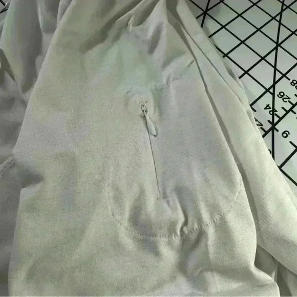 Athleta XL Women’s White Gathered Long Sleeve Top Zipper Arm & Back Pockets - Picture 9 of 10